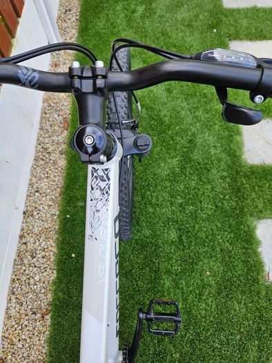 Carrera Valour 27.5 Mountain Bike L Frame Like New