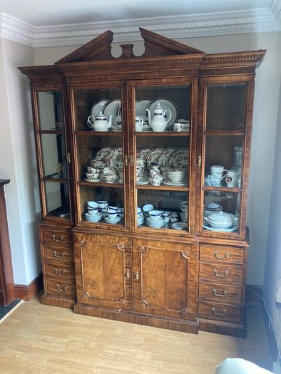 Display Case - Break Front - Large