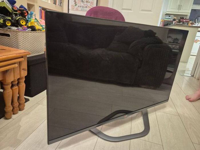LG TV 47 inch smart television