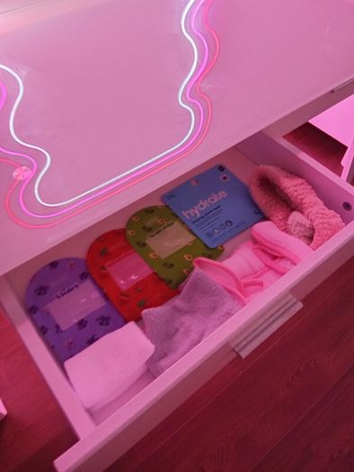 dressing table