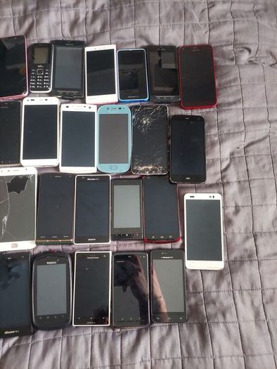 Joblot of 38 Phones Mostly for Parts or Repair
