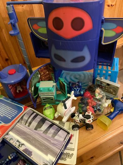 PJMasks Mission Control HQ plus Busy book/Figured& PJMasks smallHQ