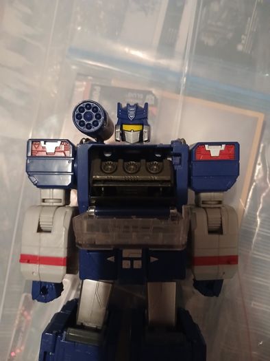 Transformer Soundwave Titans return