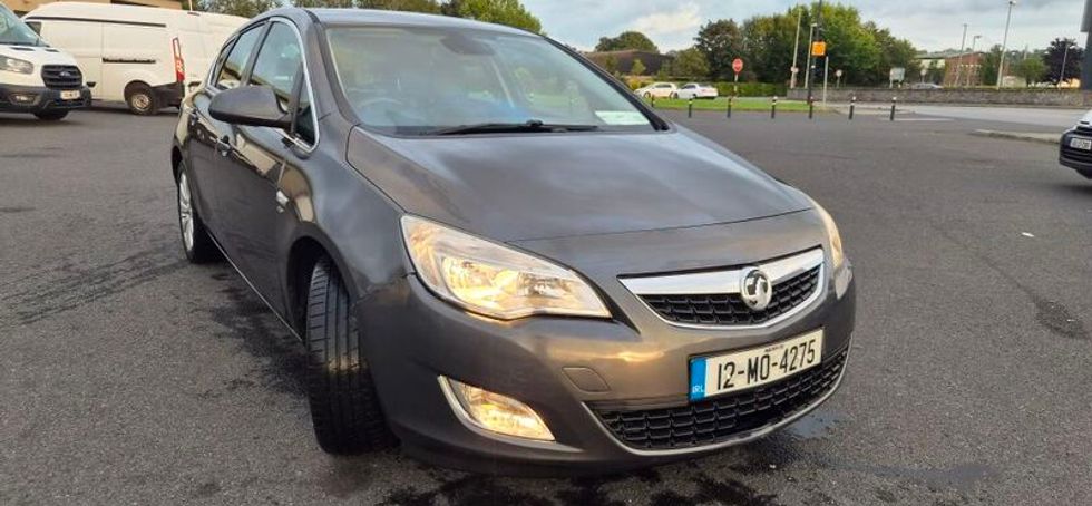 Vauxhall / Opel Astra 1.6 Petrol Grey High Spec New Nct