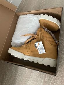 DC shoes boots with faux fur/water resistant/mustard