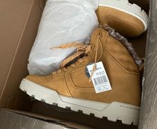 DC shoes boots with faux fur/water resistant/mustard