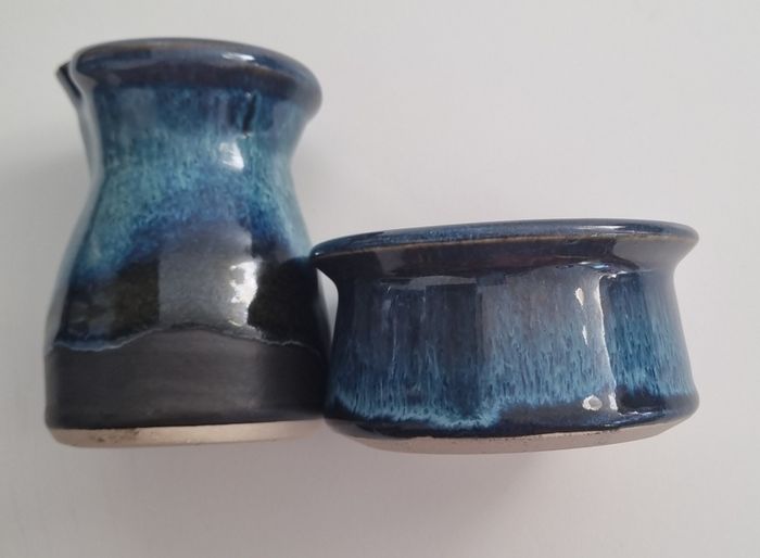 Stunning Bernard Kavanagh Handmade Irish Pottery Creamer & Dish Set