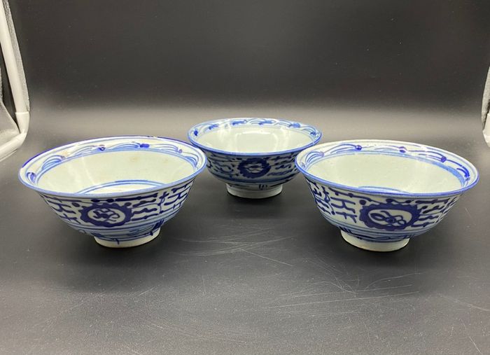 Chinese Qing Porcelain 3 Bowls 18th Century Blue / White