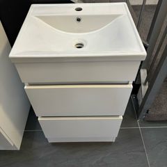 Special offer deal Brand New 500 Gloss White Floor Standing Unit & Basin