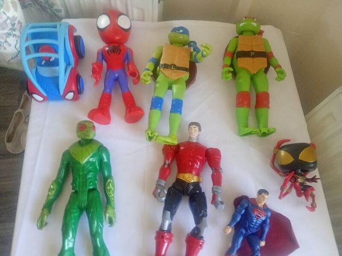 superhero figures