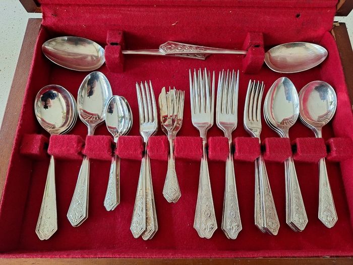 Newbridge Canteen of Cutlery - Celtic Design