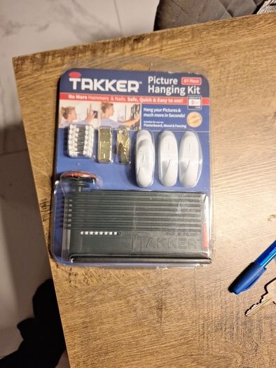 takker picture hanging kit