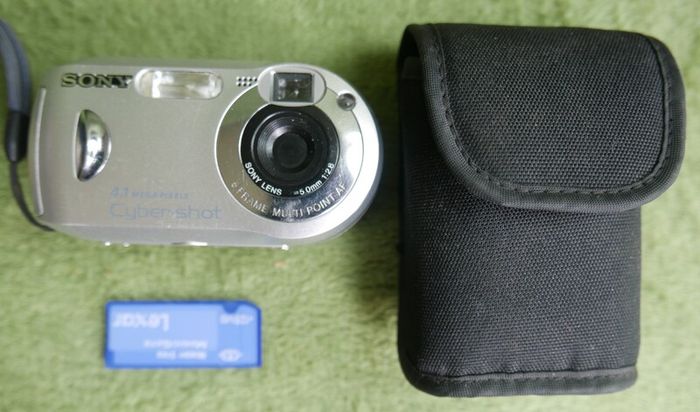Sony Cyber-shot DSC-P43 4.1MP Digital Camera - Silver Tested