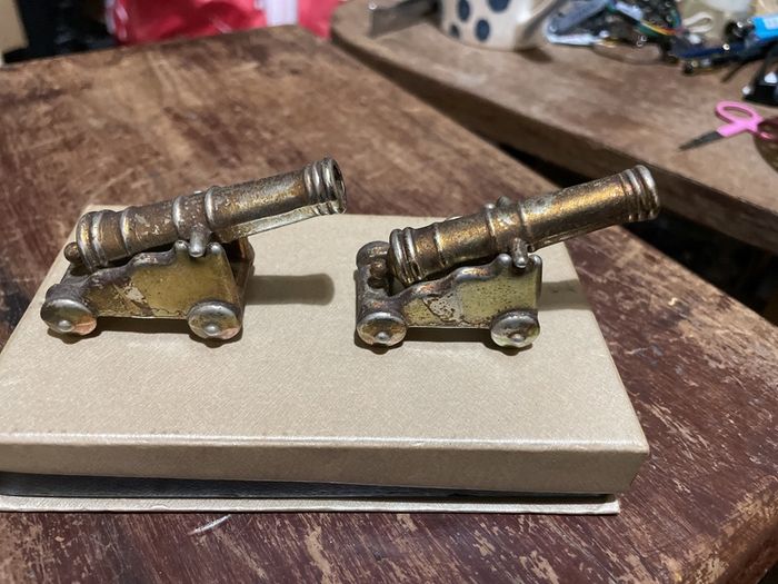 Vintage miniature brass/pewter cannon figurines