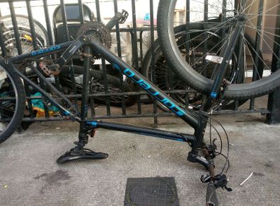 carrea frame with gears / deralier also wheels separate