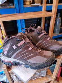 Columbia women hiking boots Omni-Tech