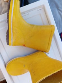 wellies yellow size 7