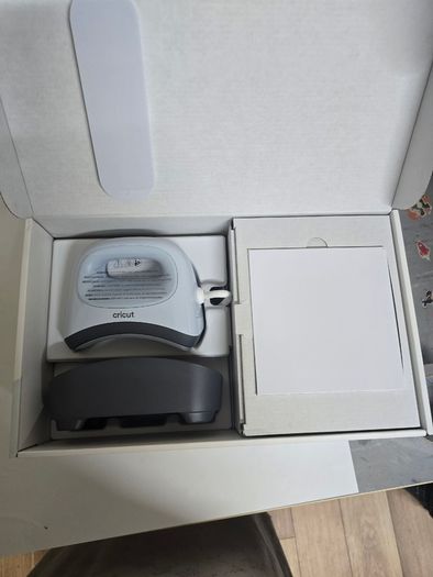 Brand new Cricut hat press