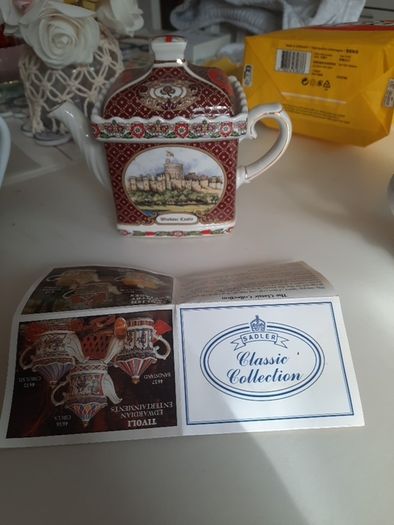 Sadler Windsor Castle teapot