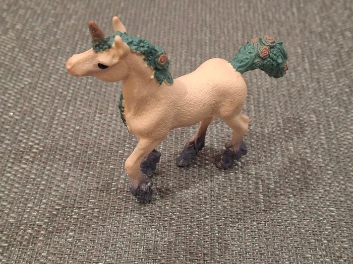 Schleich Unicorn and Flowers Foa