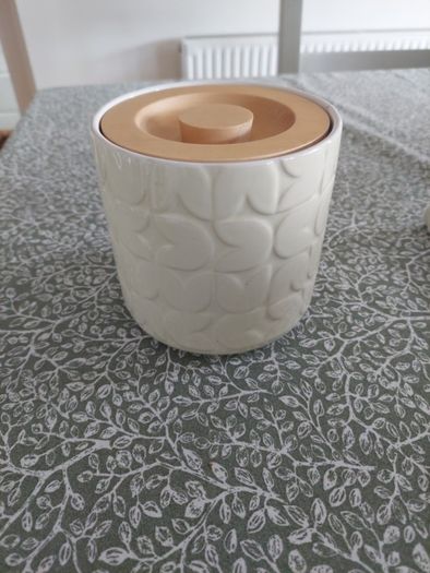 Kitchen pot