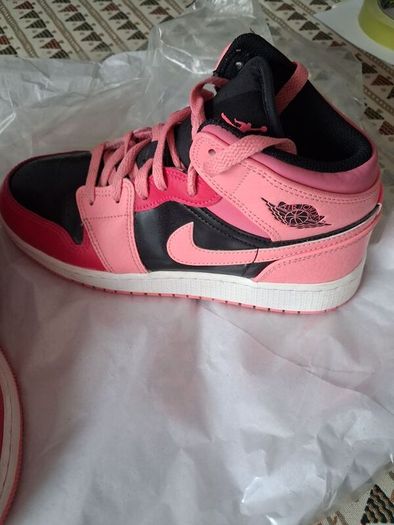 Girls Nike - Air Jordan 1 Mid GS Trainers - UK 5 EU 38 - Worn once Perfect - RRP 247