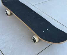 Euff Skully skateboard