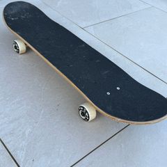Euff Skully skateboard