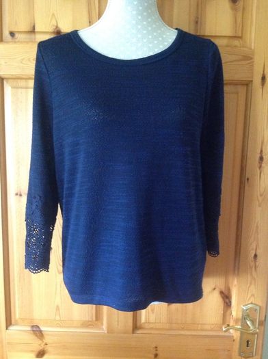 Size M Vero Moda Navy Top