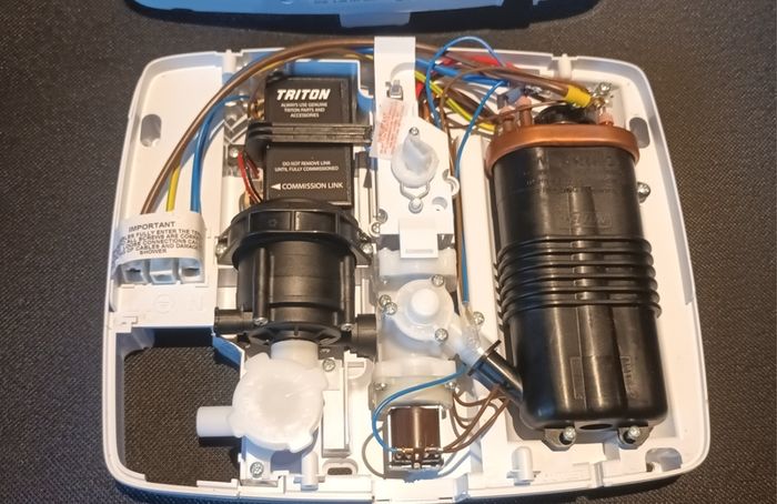 Triton T90 sr electric shower unit.Brand new.