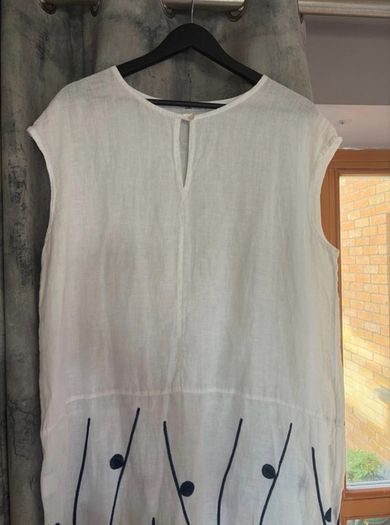 Italian 100% linen dress - Size 16 - Summer staple!!