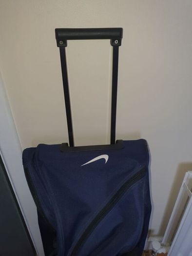 Large nike 2 wheel roller bag 29" long 14" wide 12" depth navy in fab condition