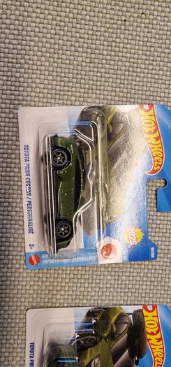 hotwheels - Toyota Prius custom 2 x both iterations with and without roofbox
