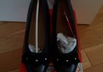 Heavenly feet black shoes (size 5)