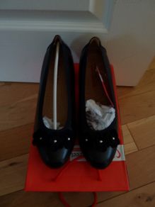 Heavenly feet black shoes (size 5)