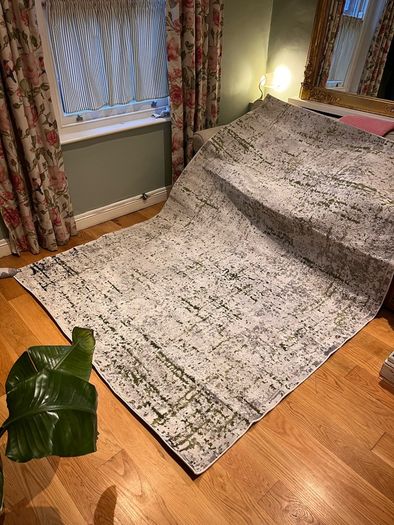 Green and Cream Rug - 200 x 290 cm