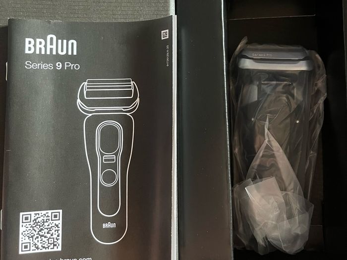 Braun Series 9 Pro Electric Shaver 4+1 head wet & dry razor with SmartCare 5 in 1 charging Cleaning station BRAND NEW