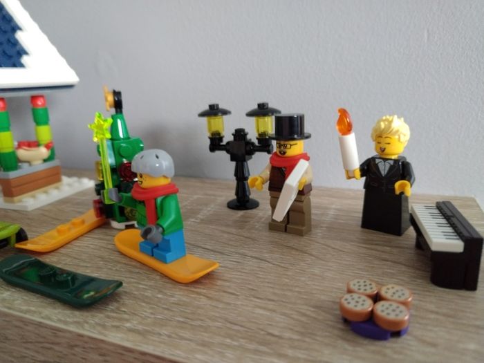 LEGO Winter Village Accessories and Mini Figures Bundle 1