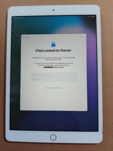 Apple Ipad 7th Generation, 32 GB, in very good cosmetic condition, Activation Locked to previous owner
