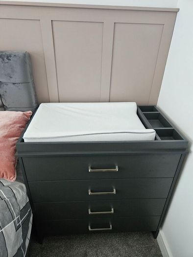 Changing Table/ Drawer Chest