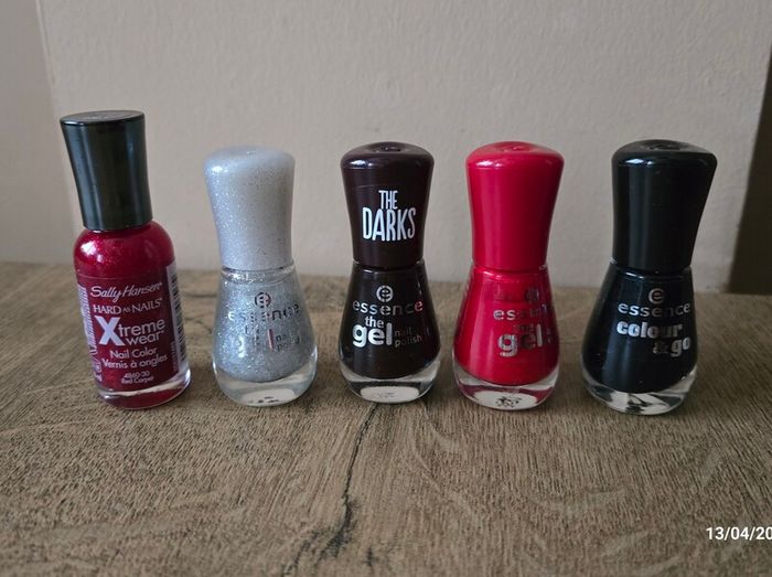10 bottles of nail polish