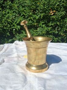 Victorian Apothecary Brass Pestle and Mortar (2.3kgs)