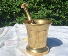 Victorian Apothecary Brass Pestle and Mortar (2.3kgs)