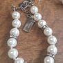 Elegant pearl necklace and bracelet. Image 2