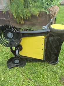 Yard sweeper