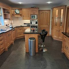 Oak kitchen with granite worktop.  Price drop