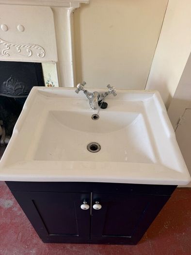 Vanity unit navy and white