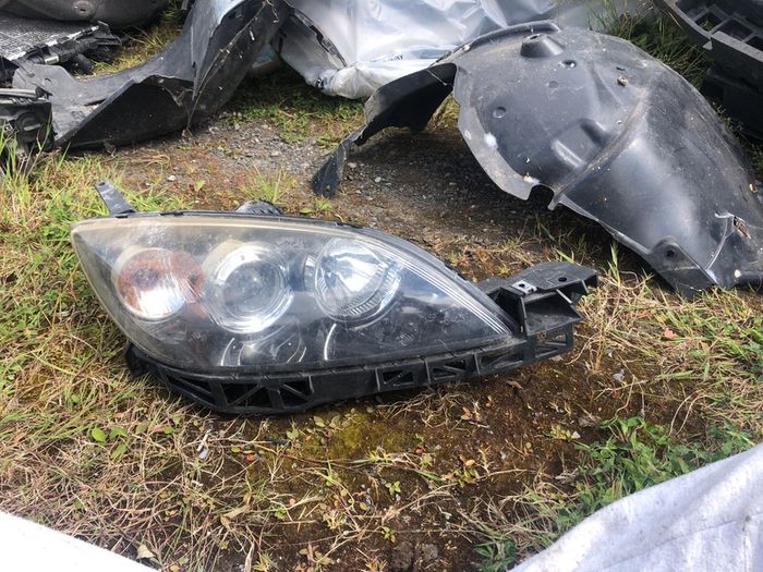 Mazda 3 headlight