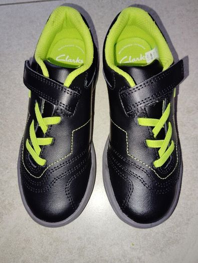 New.Clarks boys shoes.size 11F/Eur29