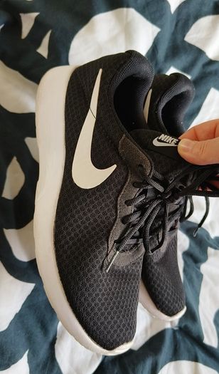 Nike Tanjun Black White. Size 7